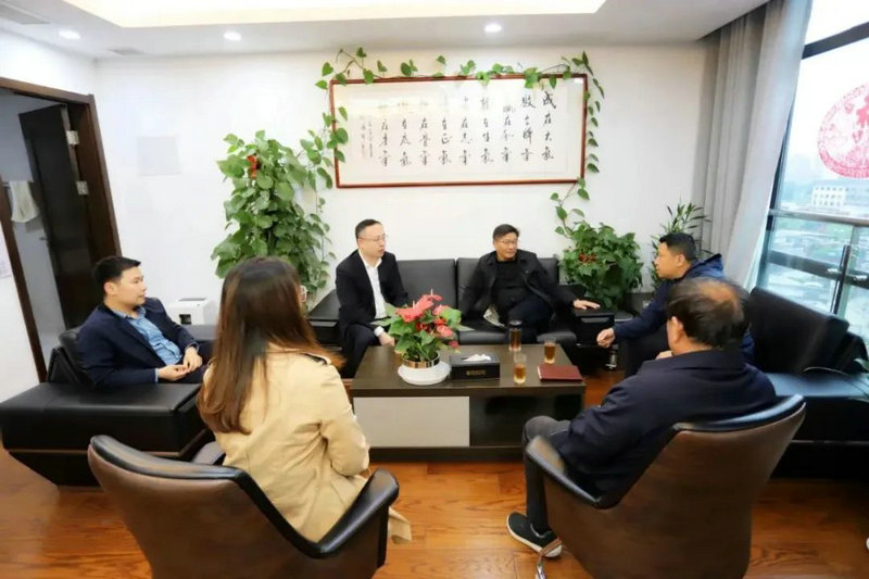 濱江賓館紀委書記、副總經理胡志剛一行受邀來訪集團洽談